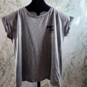 Quest "DON'T ASK just kiss me". Tee